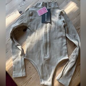 Pretty Little Thing - Xsmall -NWT - Zipper Bodysuit